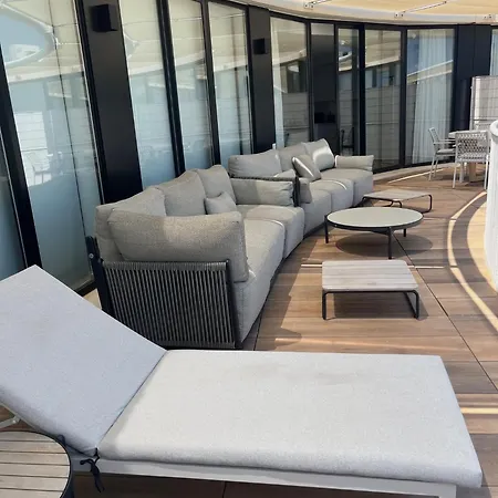 Penthouse Met Zeezicht Aan Het 아파트